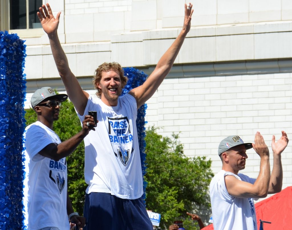 MAVS Dirk Plus Two